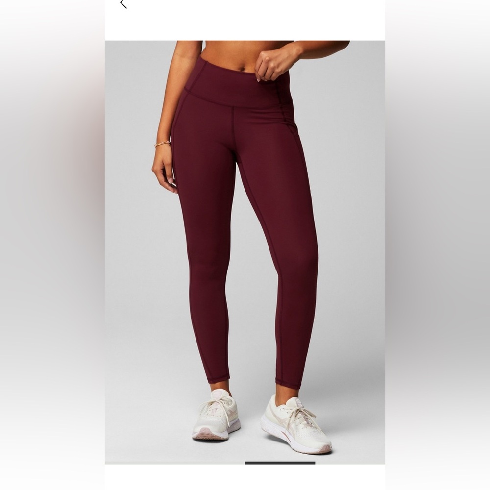Fabletics Oasis Pureluxe leggings. Merlot color size xl! Excellent pre owned.